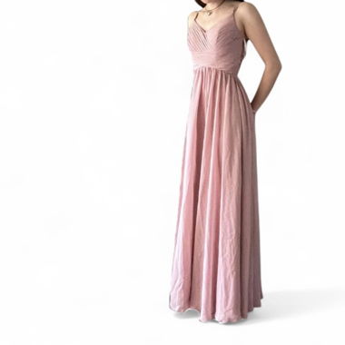 belle robe longue couleur rose poussiéreux