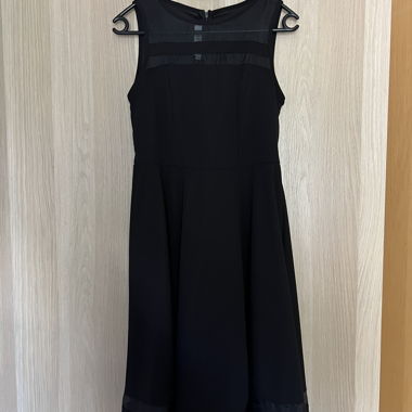 Schwarzes Kleid, 36