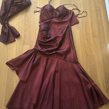 Robe taffetas rouge grenat