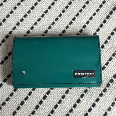 Portafoglio FREITAG F554 verde/rosso