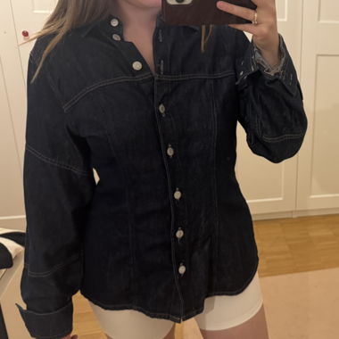 Hemd aus dunkelblauem Jeans