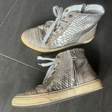 Sneakers stylées à effet métallique