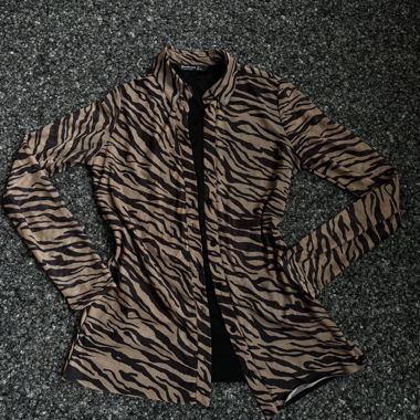 Stradivarius zebra print button down brown/black