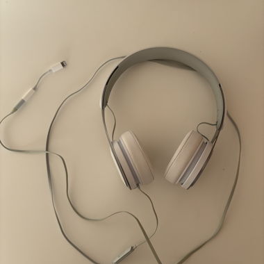Beats by Dre Solo2 On-Ear Kopfhörer – Silber/Weiss