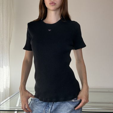 T-shirt nero a costine