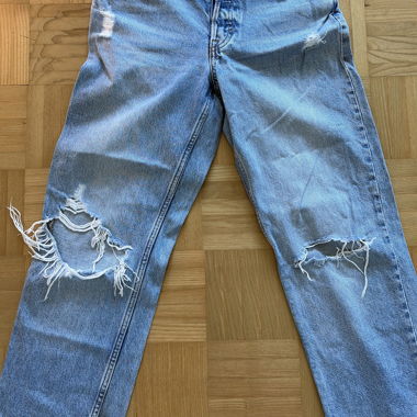 90er-Boyfriend-Jeans mit Rissen