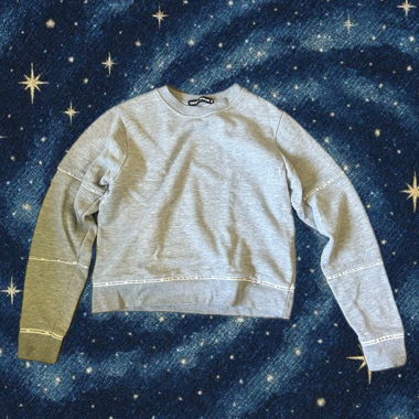 Grauer Sweatshirt-Pullover