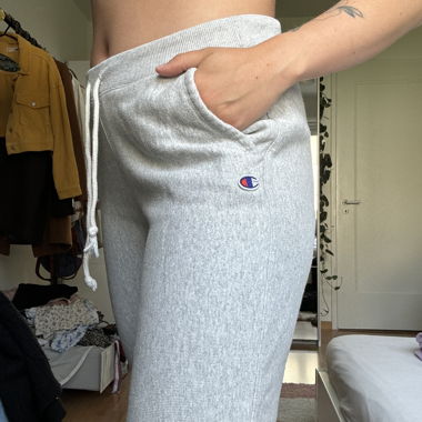 Hellgraue Trainerhosen von Champion in S