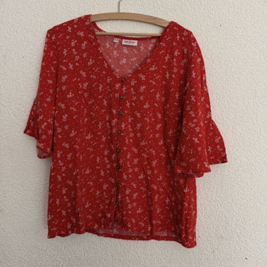 Chemisier rouge à fleurs John Baner, taille 44