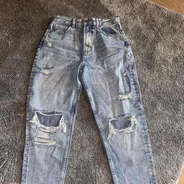 Jeans mit Löcher