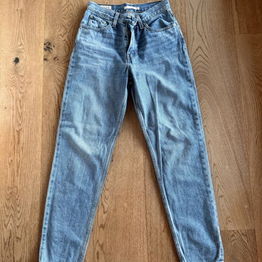 Levis Mom Jeans