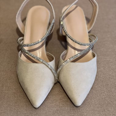 Escarpins slingback beige à bout pointu (Gr38)