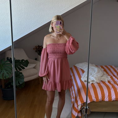 Robe épaules dénudées