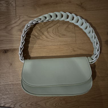 Mintgrüne Schultertasche mit geflochtenem Henkel