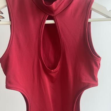 Red Body mit Cut Outs