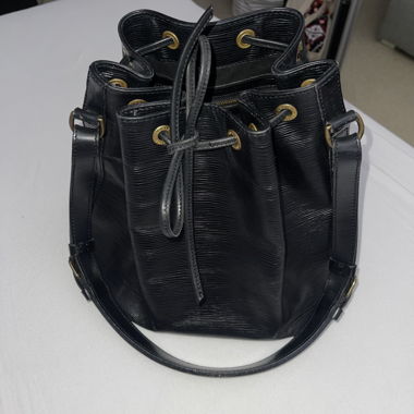 LOUIS VUITTON PETITE EPI NOE