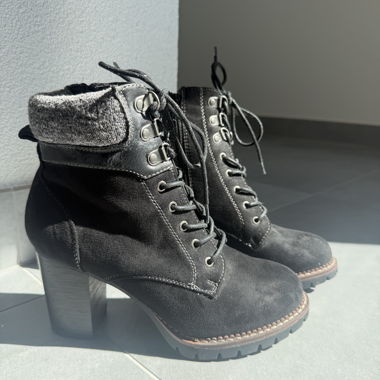 Bottines noires a lacets 