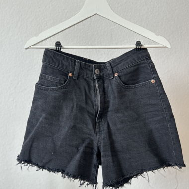 Short en denim noir