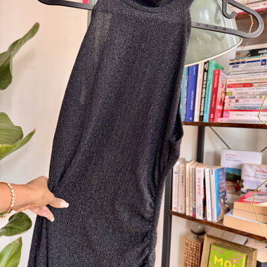 Ärmelloses schwarzes Kleid