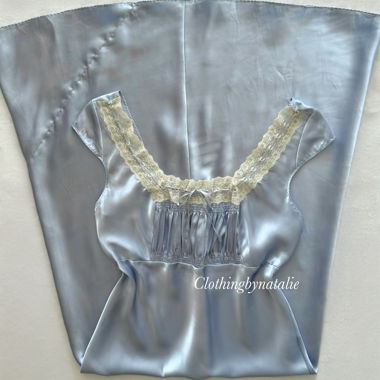 VS Hellblaues Satin-Kleid Grösse L