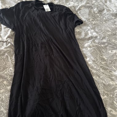 Robe avec ouverture dans le dos 