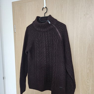 Pull en laine brodé 