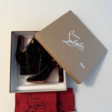 Samtstiefelette von Louboutin