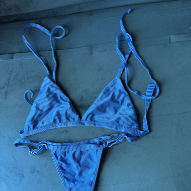 Bikini blu testurizzato