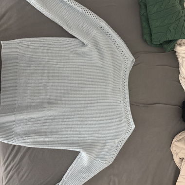 Pull bleu bébé