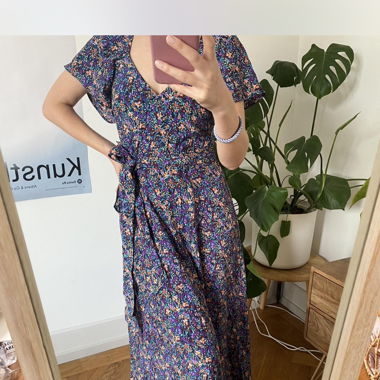 Gemustertes Wickelkleid
