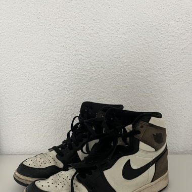 Jordan 1 Retro High Dark Mocha