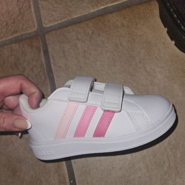 Kinder Adidas