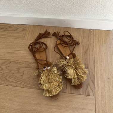 Sandali oro con cinturini di Alameda Turquesa 