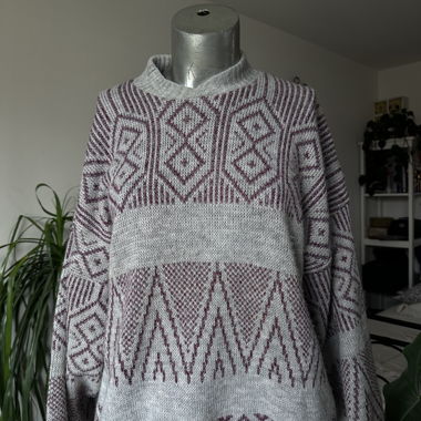 Grey patterned knit sweater