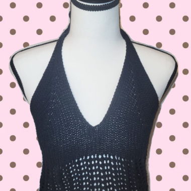 Schwarzer Strick-Top mit Neckholder