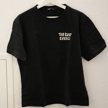 T-shirt nero con grafica