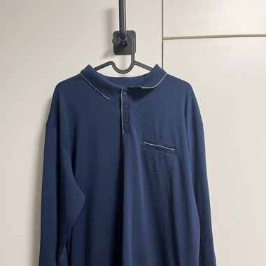 Elegantes Dunkelblaues Langarm-Poloshirt