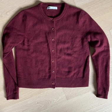 Burgunderfarbener Zara-Cardigan