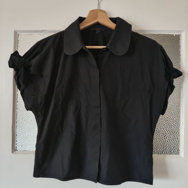 Blusa nera COS