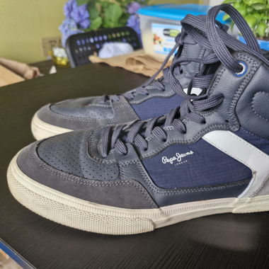 Zwei Paar Schuhe POLO und PEPE JEANS