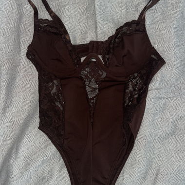 Body in pizzo marrone