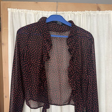Bershka rot-gepunktete Bluse
