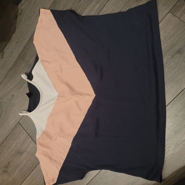 Top; T-shirt