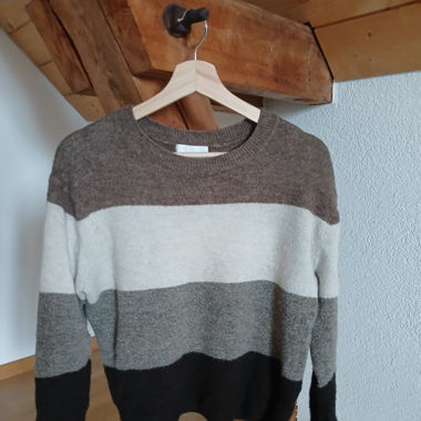 Wollenpulover gestreift