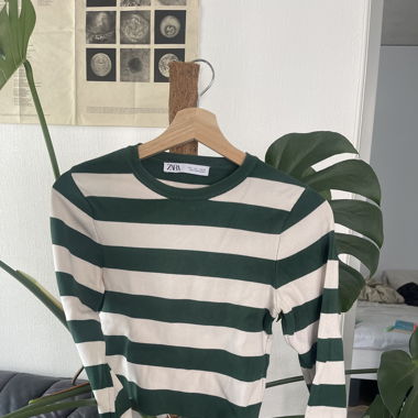 dünner pulli gestreift