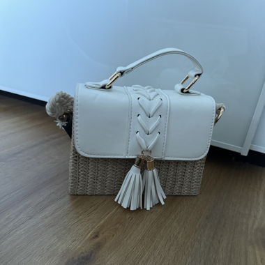 Kleine Handtasche mit Geflochtenem Material