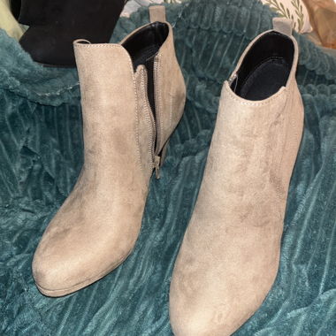 Stivaletto con tacco 