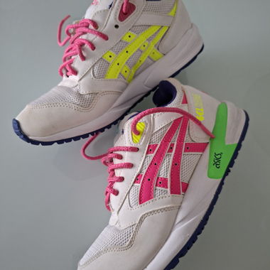 Baskets Asics blanches multicolores
