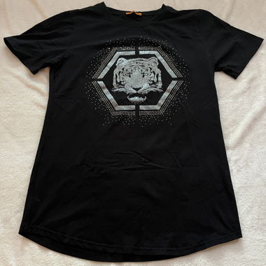 Schwarzes Grafik-T-Shirt