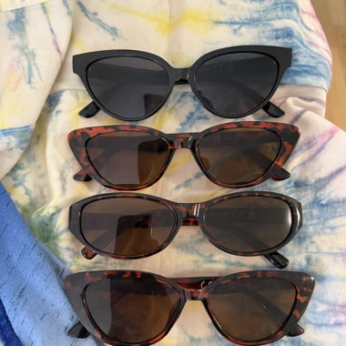 4 Sonnenbrillen im Set – NEU!